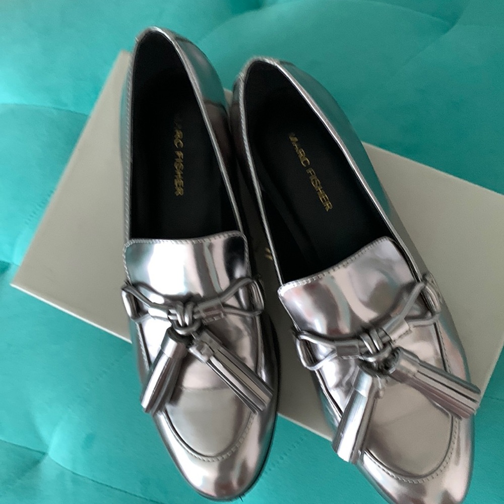 🌪 Pewter Shiny Penny Loafers 🌪 Size 8M 🌪 Marc Fisher 🌪